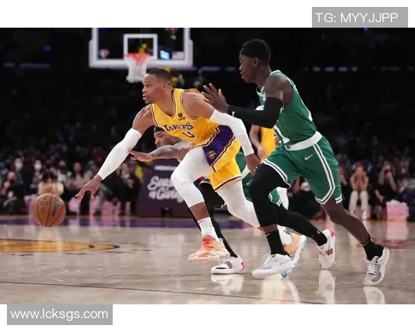 深圳篮球队速度表现分析:数据揭示球队快攻与防守转换的关键因素 深圳篮球队速度表现分析:数据揭示球队快攻与防守转换的关键因素