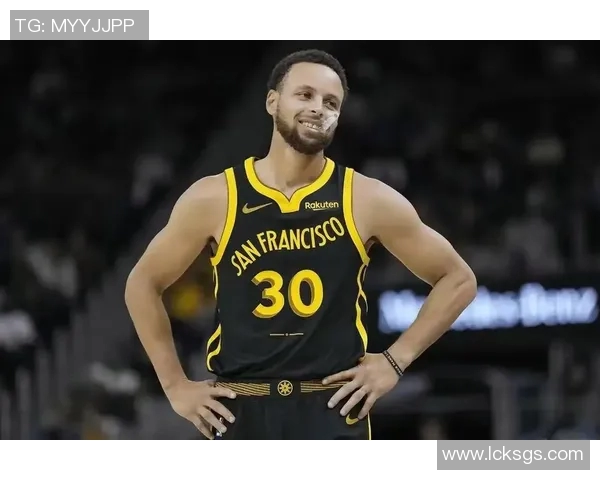 库里与足球明星的奇妙联系揭示了运动界的跨界魅力 库里与足球明星的奇妙联系揭示了运动界的跨界魅力